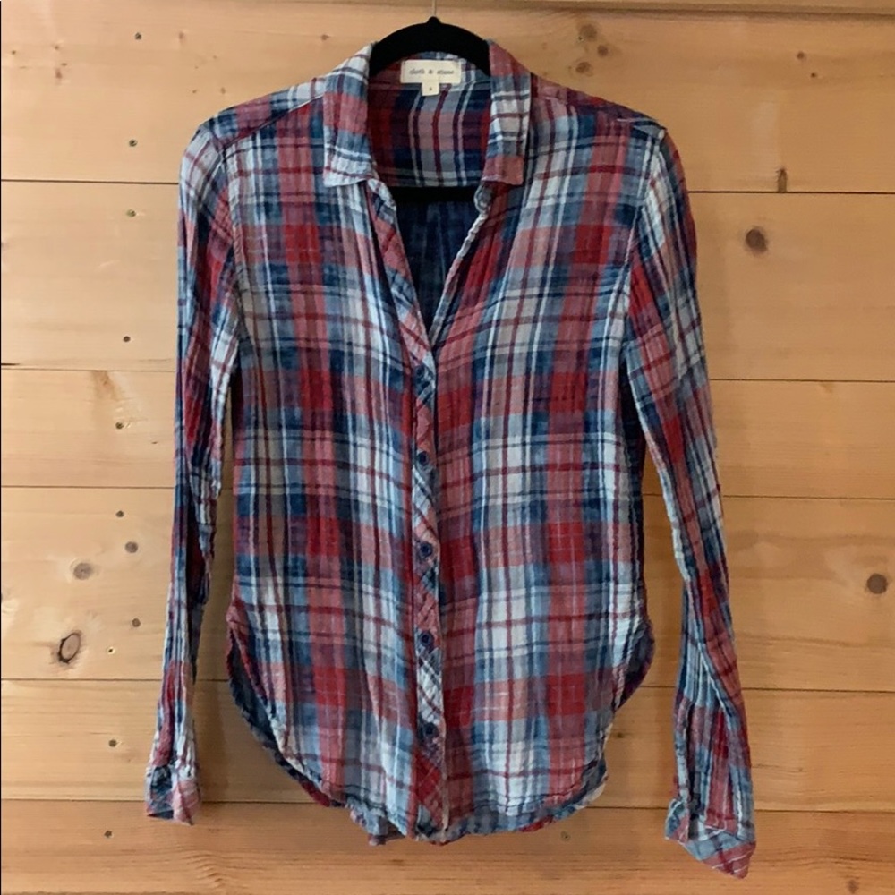 Cloth & Stone plaid long sleeved button up shirt